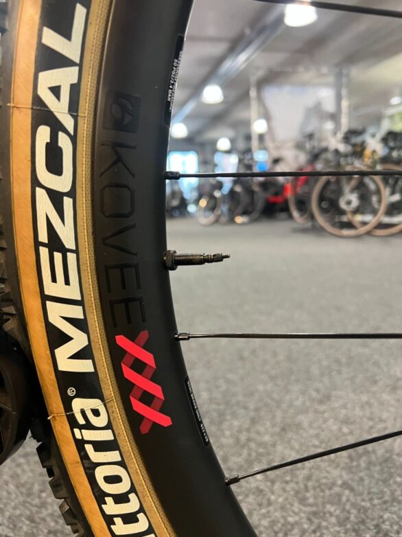 Trek Supercaliber 9.9 XX1 AXS DEMO Matte Raw Carbon/Gloss Trek Bl 2025