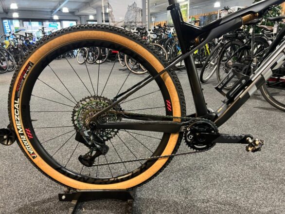 Trek Supercaliber 9.9 XX1 AXS DEMO Matte Raw Carbon/Gloss Trek Bl 2025