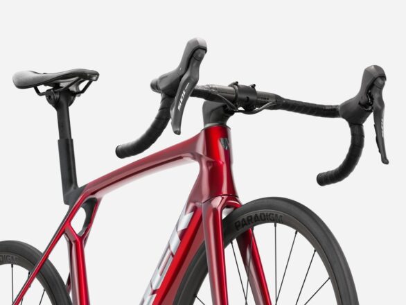 Trek Madone SL 5 Gen 8 GLOSS FURY RED/MATTE DEEP SMOKE 2026